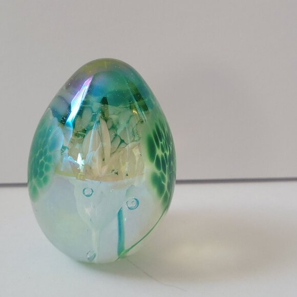 Mount St Helen's 87 Art Glass Egg Paperweight Green - Picture 3 of 7